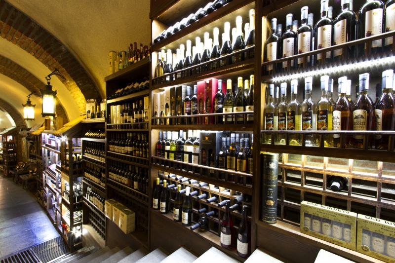 bar-ST PIERRE-min_world_street_travel_shop_canon_georgia_wine_bottles-429767